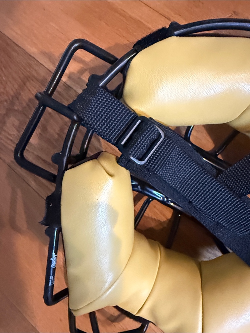 Rawlings Black and Yellow umpire catcher Face Mask with two counters - Picture 4 of 6